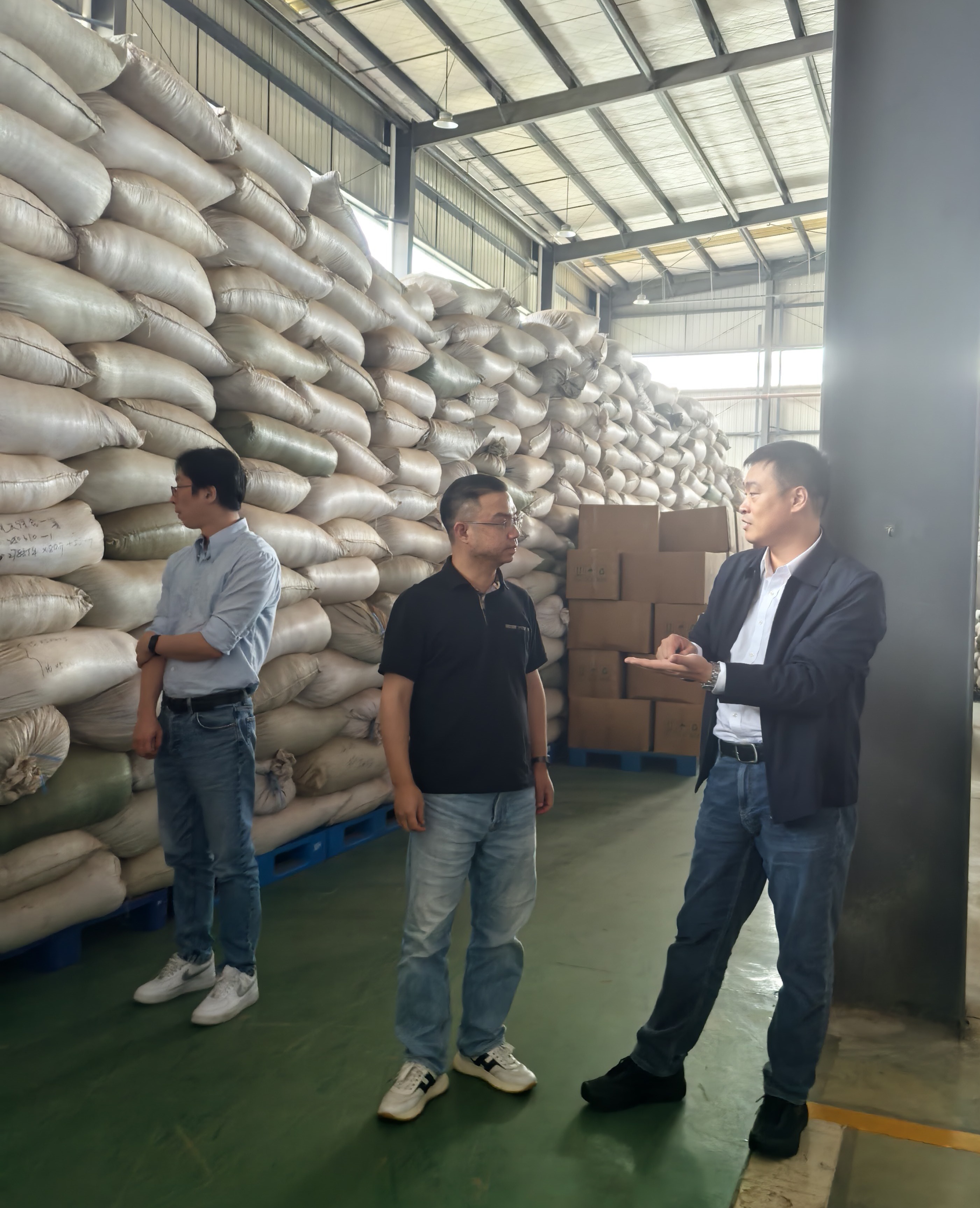 李总裁走访蜀茶集团荣县茶叶加工厂房